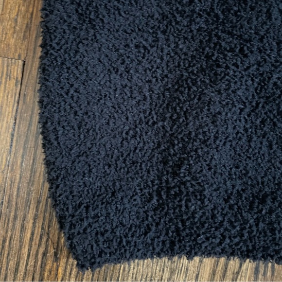 Fuzzy Black Crop Top - Size Large, Sleeveless, NWT, Hot & Delicious - Picture 3 of 7